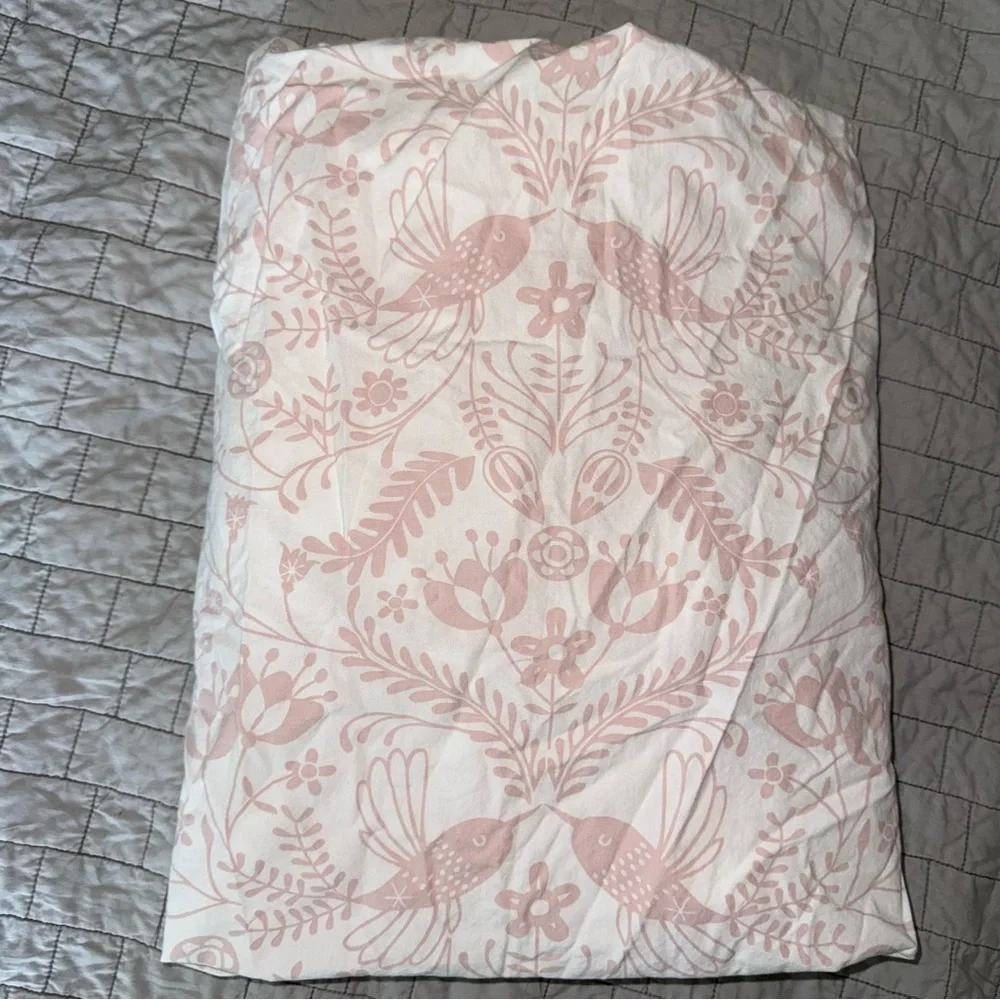 Crate & Barrel Kids Fitted Crib Sheet